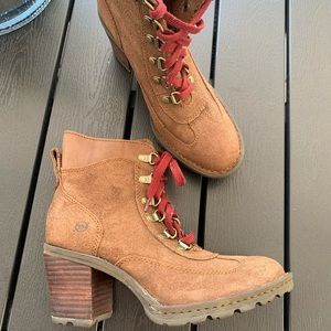 BORN leather handcrafted woman’s boots. Anti slip. Size 7. Full leather.